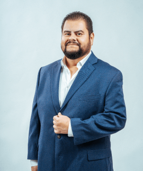 Dr. Enrique Lara